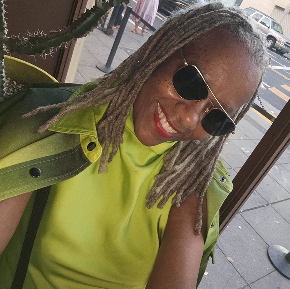 Just B. Seconds , High End Clothing & Accy. - Picture 14 of 16